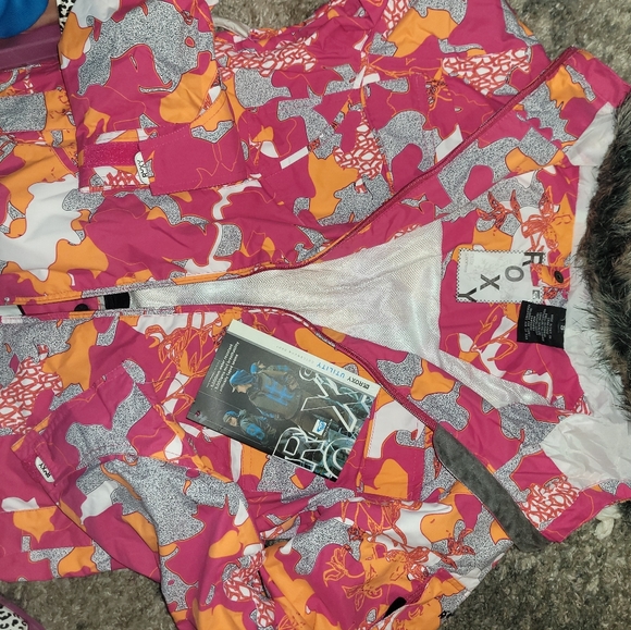 Snow Jacket - Picture 3 of 3